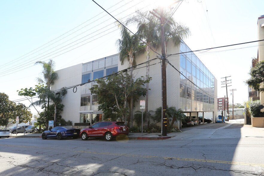 More Photos Of 825 S Barrington Ave, Los Angeles Office For Sale