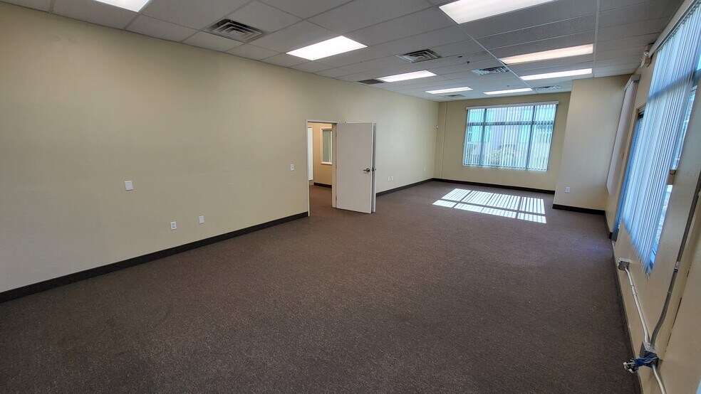 More Photos Of 7381 Prairie Falcon Rd, Las Vegas Medical For Lease