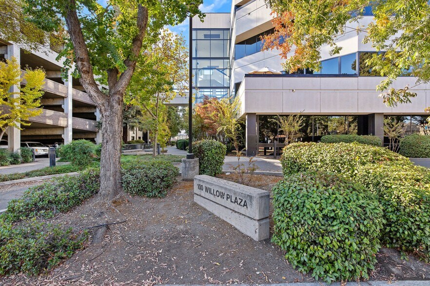 More Photos Of 100 Willow Plz, Visalia Medical For Sale