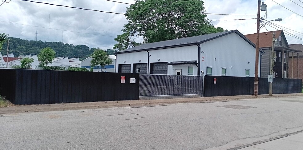 More Photos Of 1339 4th Ave, New Kensington Light Distribution For Sale