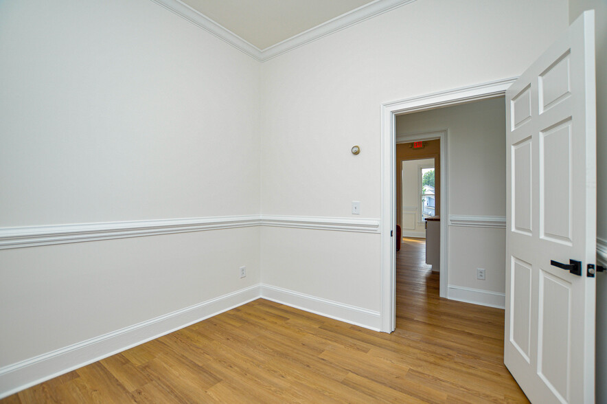 More Photos Of 21000 Torrence Chapel Rd, Cornelius Office Residential For Lease