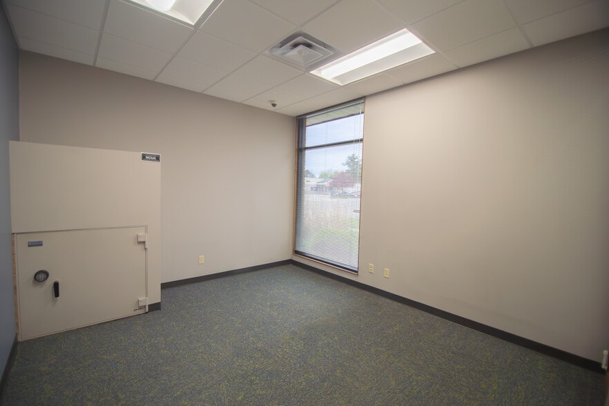 More Photos Of 101 W Monroe St, Bangor Bank For Sale