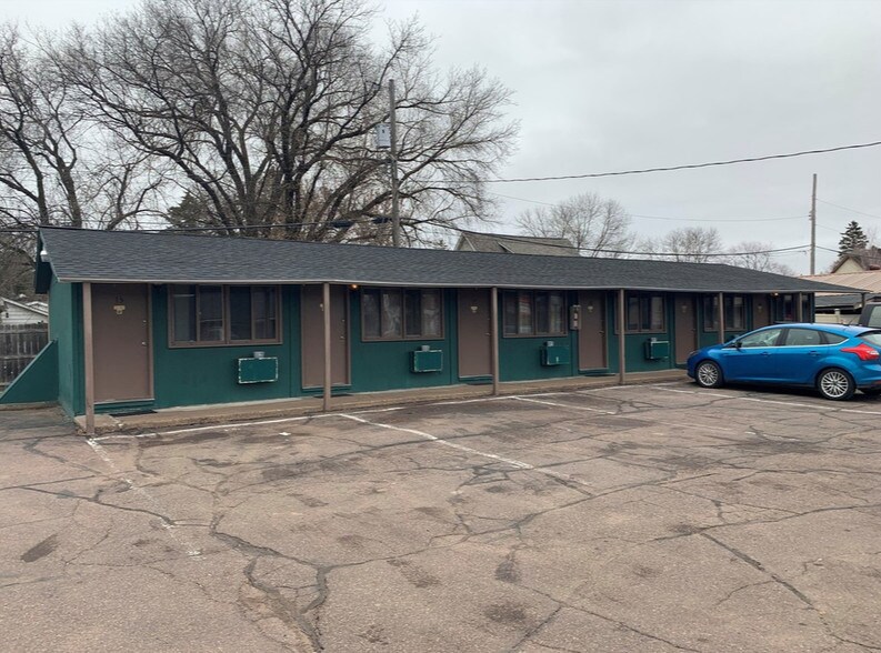 More Photos Of 801 N River St, Spooner Hotel For Sale