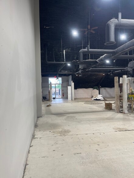 More Photos Of 13018 Pennsylvania Ave, Hagerstown General Retail For Lease