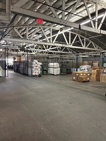 More Photos Of 1615 McGarry St, Los Angeles Warehouse For Lease