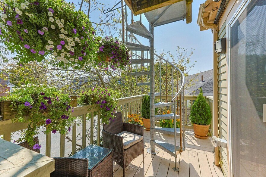 More Photos Of 139 A Bradford St, Provincetown Storefront Retail Residential For Sale