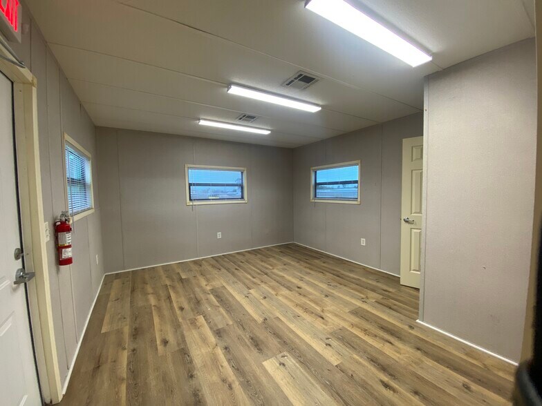 More Photos Of 9149 US-69, Port Arthur Industrial For Lease