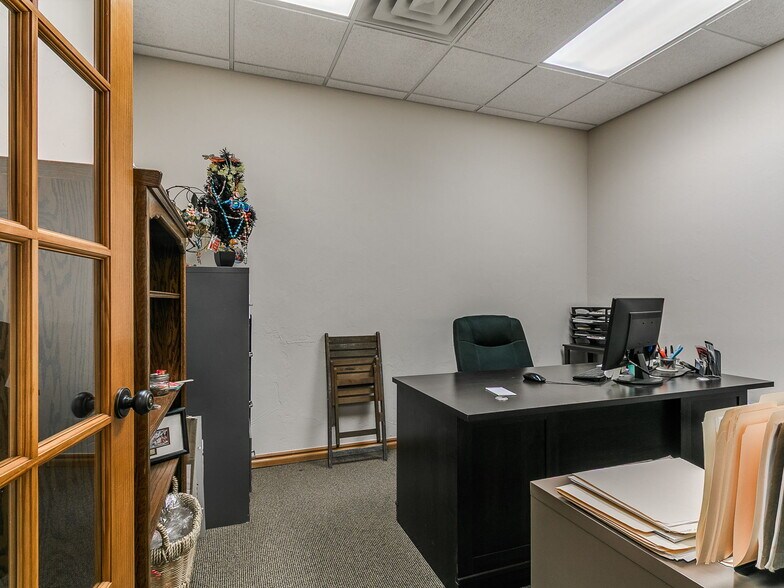 More Photos Of 2326-2350 N Interstate Dr, Norman Office For Sale