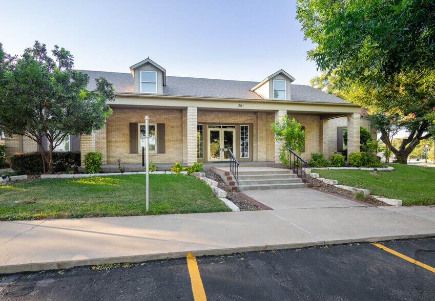 Primary Photo Of 301 N C M Allen Pkwy, San Marcos Loft Creative Space For Lease