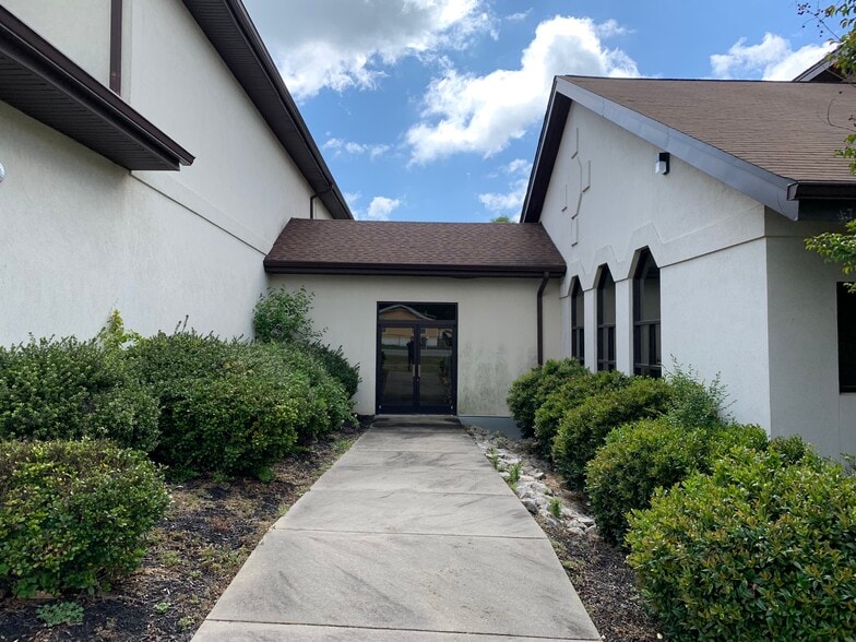More Photos Of 31 Calhoun Ave, Greenville Religious Facility For Lease
