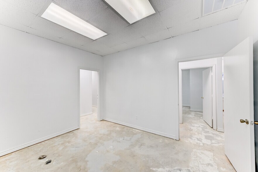 More Photos Of 14721 Pebble Bend Dr, Houston Medical For Lease