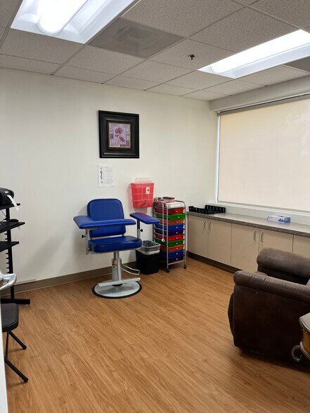 More Photos Of 1577 E Chevy Chase Dr, Glendale Medical For Lease