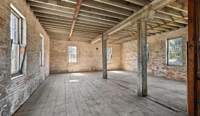 More Photos Of 26 N. Hart Street, Manheim Flex For Lease