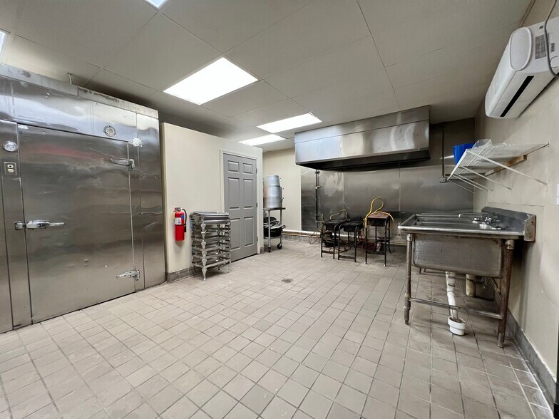 More Photos Of 4260 E Ponce De Leon Ave, Clarkston Freestanding For Lease