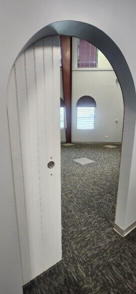 More Photos Of 6881 Kingspointe Pky, Orlando Flex For Lease