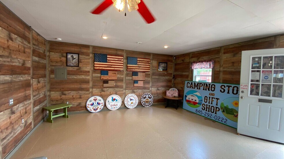 More Photos Of 206 Service Rd, Parksville Office For Sale