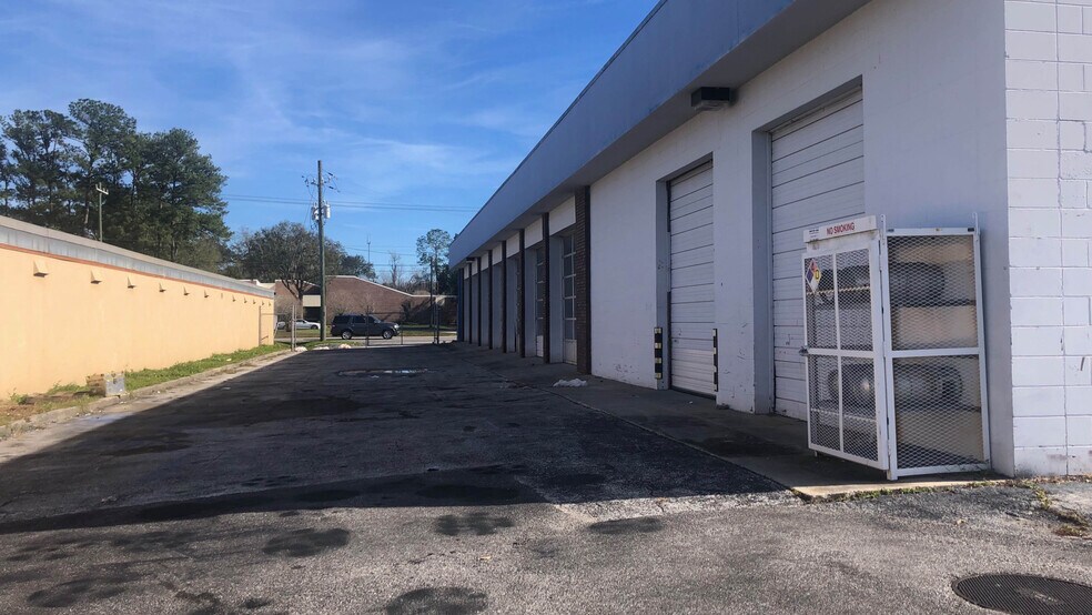 More Photos Of 4052 University Blvd S, Jacksonville General Retail For Sale