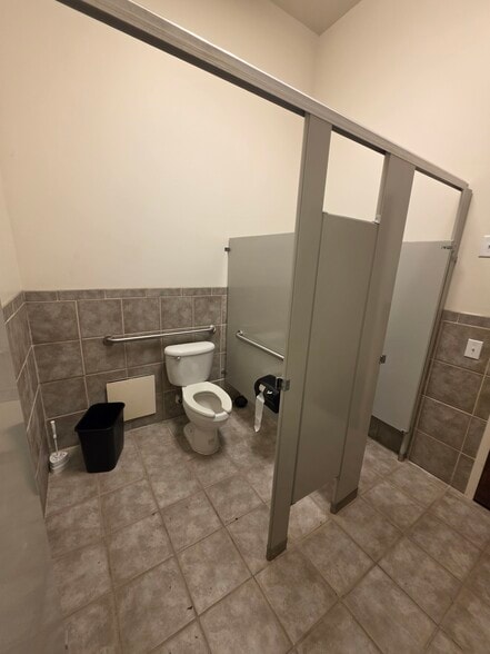 More Photos Of 3208 W Gate City Blvd, Greensboro Freestanding For Lease