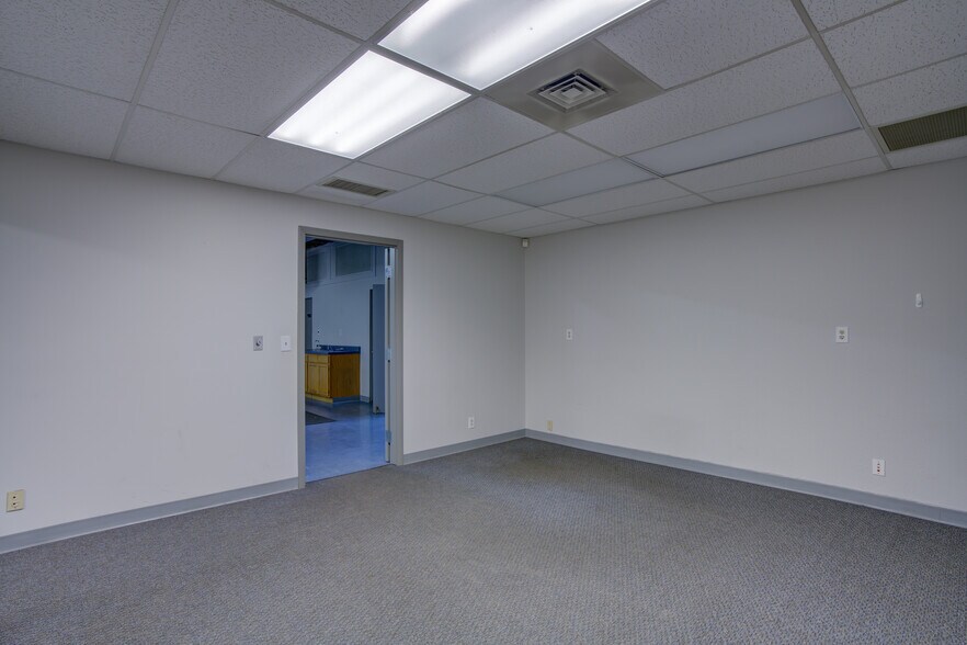 More Photos Of 675 Elkton Dr, Colorado Springs Distribution For Lease