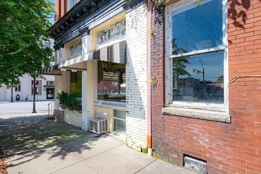 More Photos Of 812 West Ave, Lenoir Storefront Retail Office For Sale