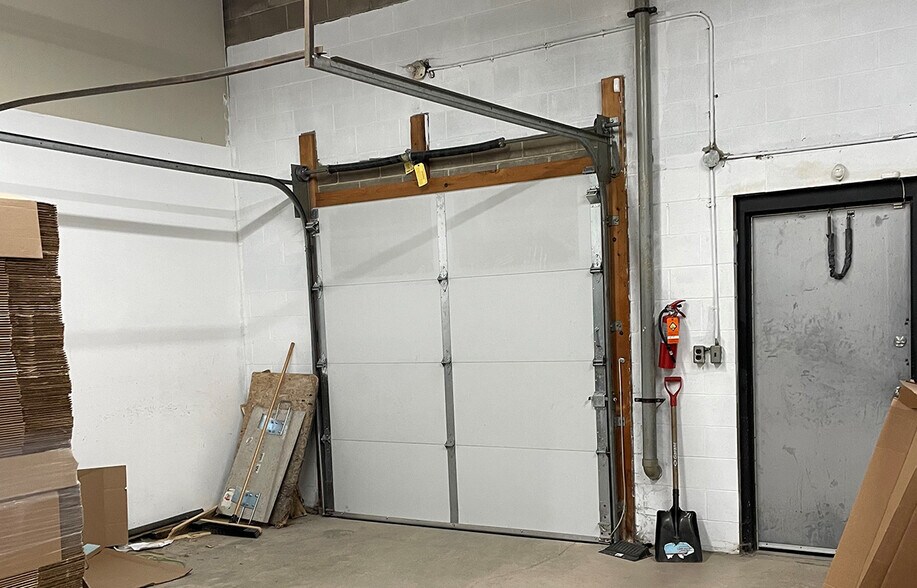 More Photos Of 174 Wyatt Rd, Winnipeg Industrial For Lease