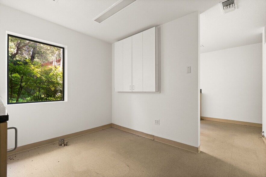 More Photos Of 386-398 Lombard St, Thousand Oaks Medical For Lease