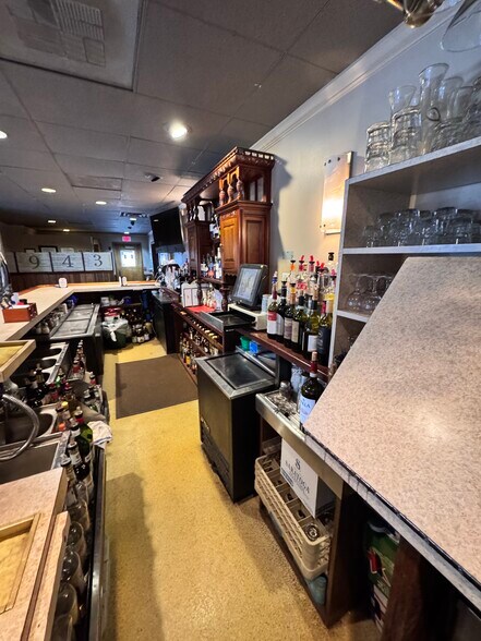 More Photos Of 572 2nd Ave, Troy Restaurant For Sale