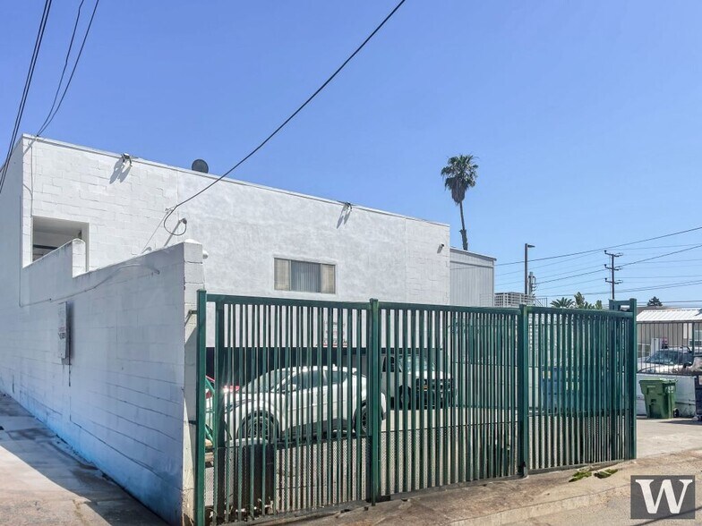 More Photos Of 11957 Santa Monica Blvd, Los Angeles Storefront Retail Office For Sale