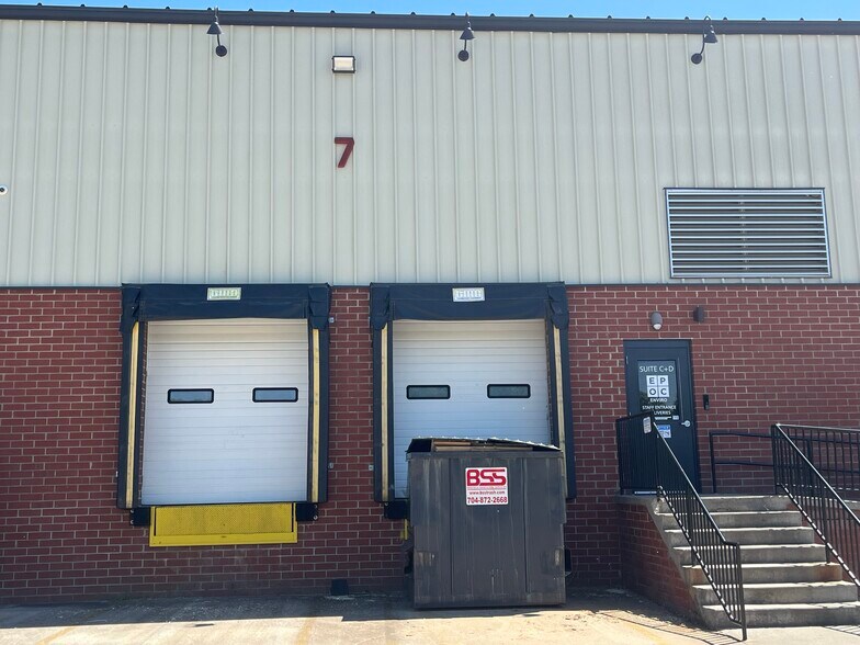 More Photos Of 460 E Plaza Dr, Mooresville Distribution For Lease
