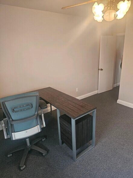 More Photos Of 7100 German Hill Rd, Baltimore Office For Lease