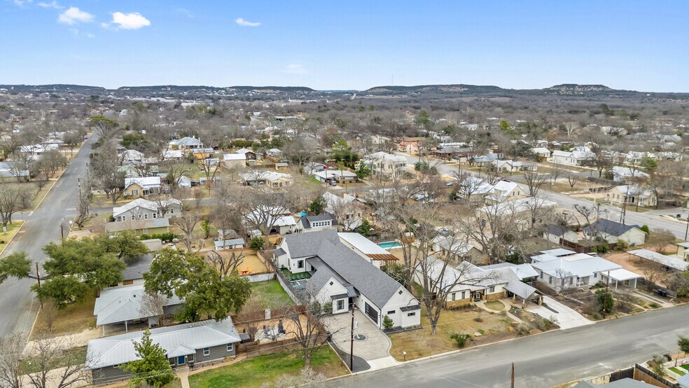 More Photos Of 106 E College St, Fredericksburg Specialty For Sale