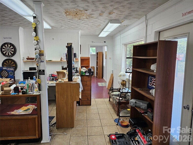 More Photos Of 567 E Mills St, Columbus Auto Dealership For Sale