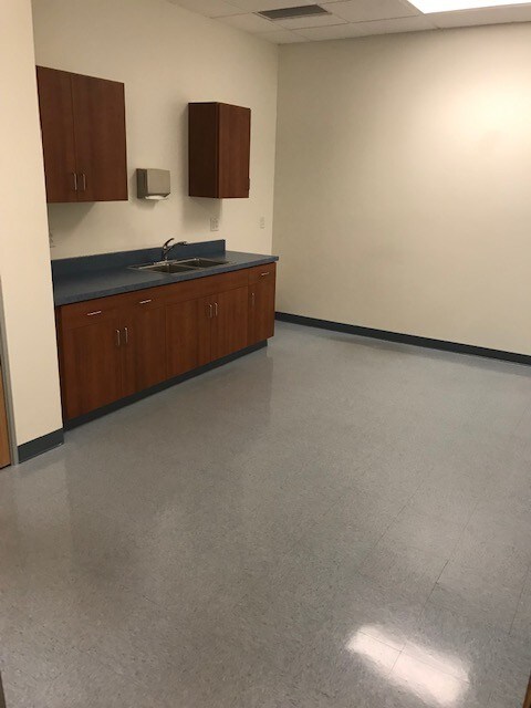 More Photos Of 700 E Broadway Blvd, Tucson Office For Sale