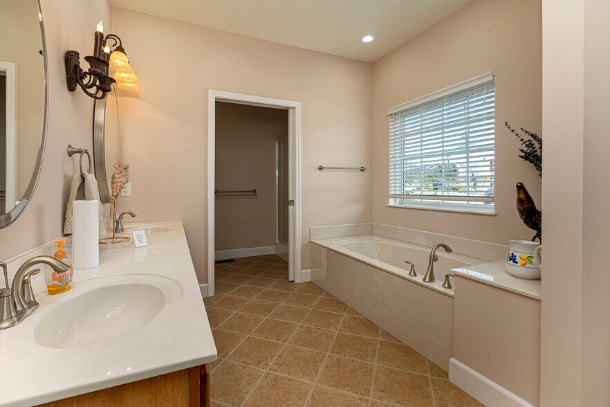 More Photos Of 2801 17th St, Marion Medical For Sale