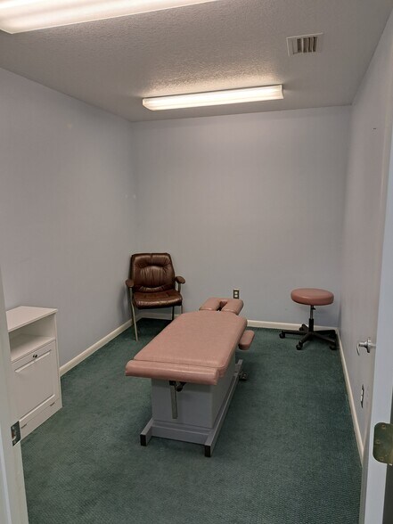 More Photos Of 905 W Ventura Ave, Clewiston Medical For Sale