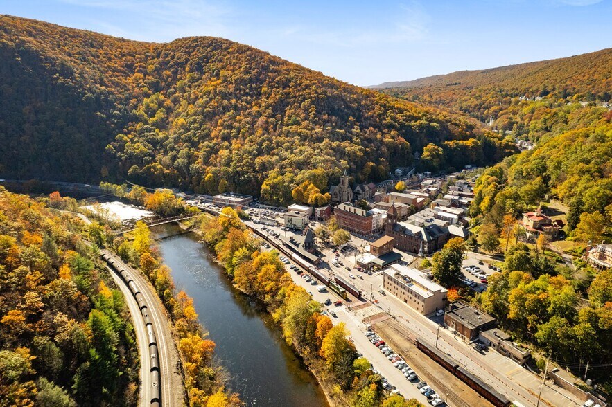 More Photos Of 23-25 Race St, Jim Thorpe Hospitality For Sale