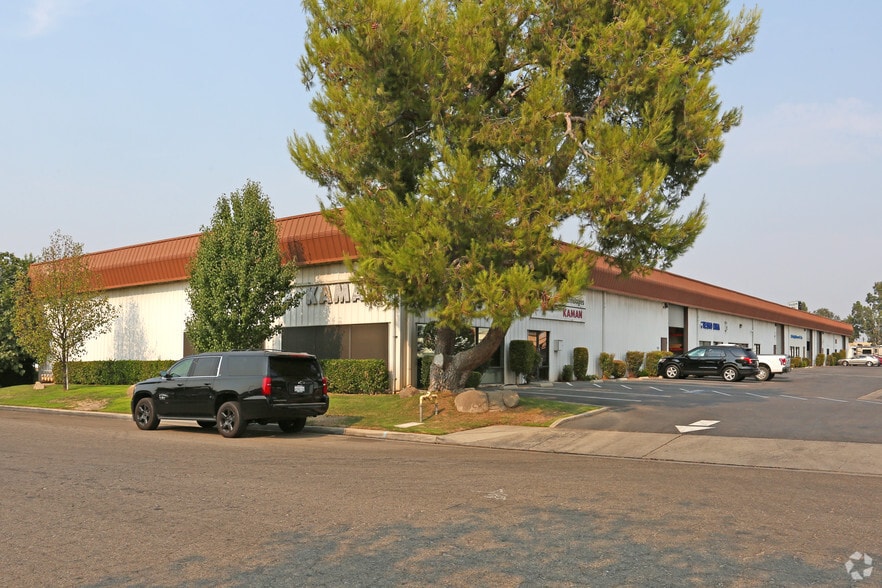 Primary Photo Of 2561-2571 S Sarah St, Fresno Warehouse For Lease