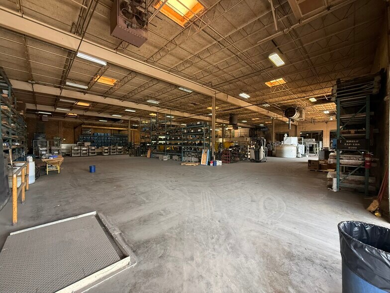 More Photos Of 11601 Hambright Rd, Huntersville Manufacturing For Lease