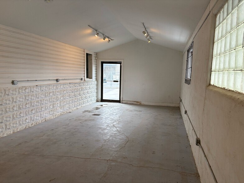 More Photos Of 285 Moore St, Harrisburg Warehouse For Lease