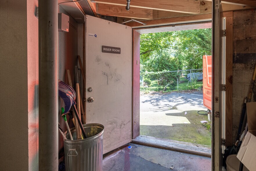 More Photos Of 743 Haywood Rd, Asheville Restaurant For Sale