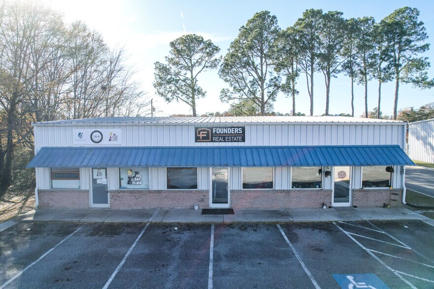 Primary Photo Of 90-100 Northwest Dr, Anderson Unknown For Lease