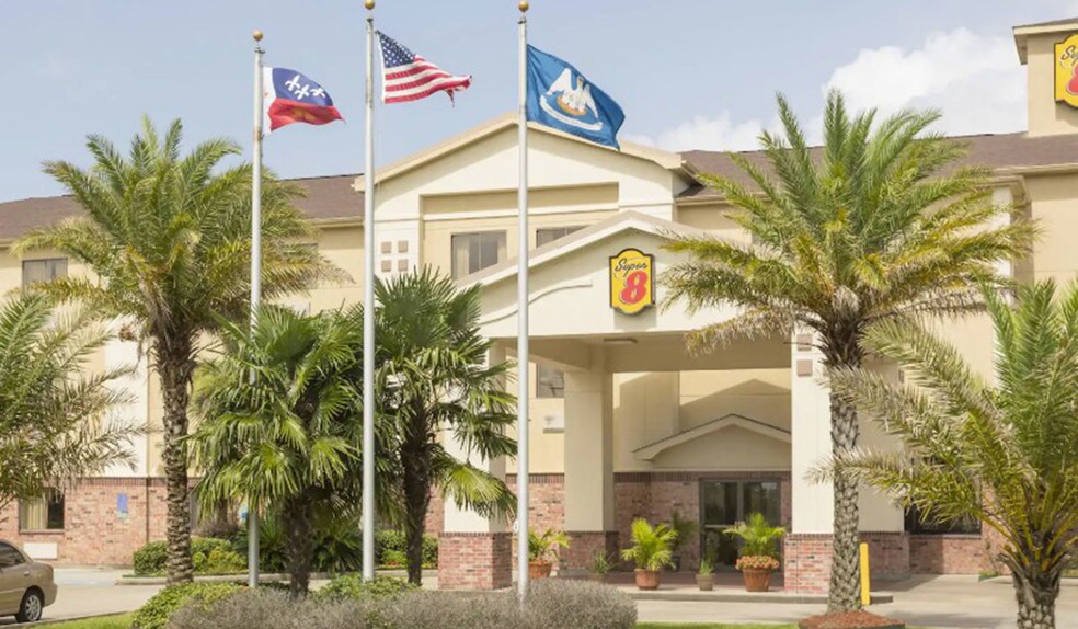 Primary Photo Of 3001 Daulat Dr, Lafayette Hotel For Sale