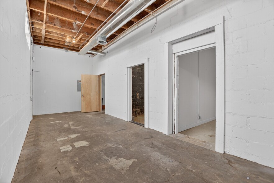 More Photos Of 2412-2414 N Robinson Ave, Oklahoma City Storefront Retail Office For Lease