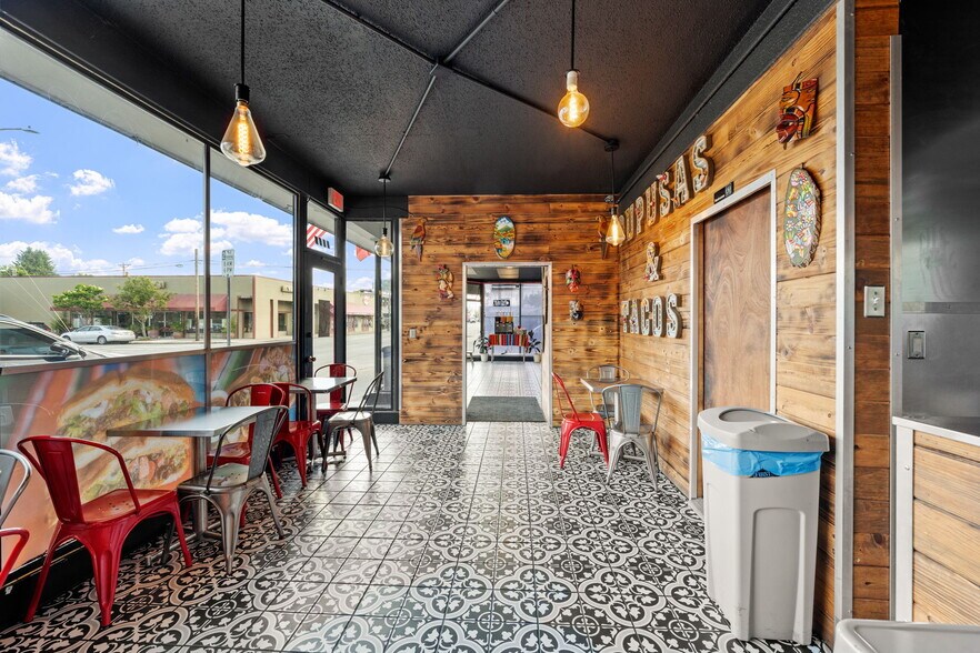 More Photos Of 3102-3104 6th Ave, Tacoma Storefront For Sale