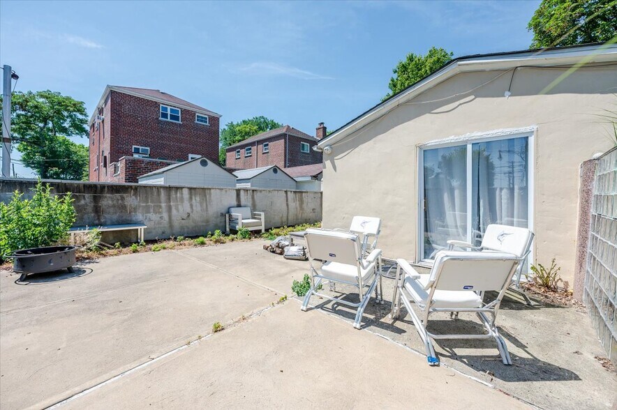 More Photos Of 87-89 City Island Ave, Bronx Apartments For Sale