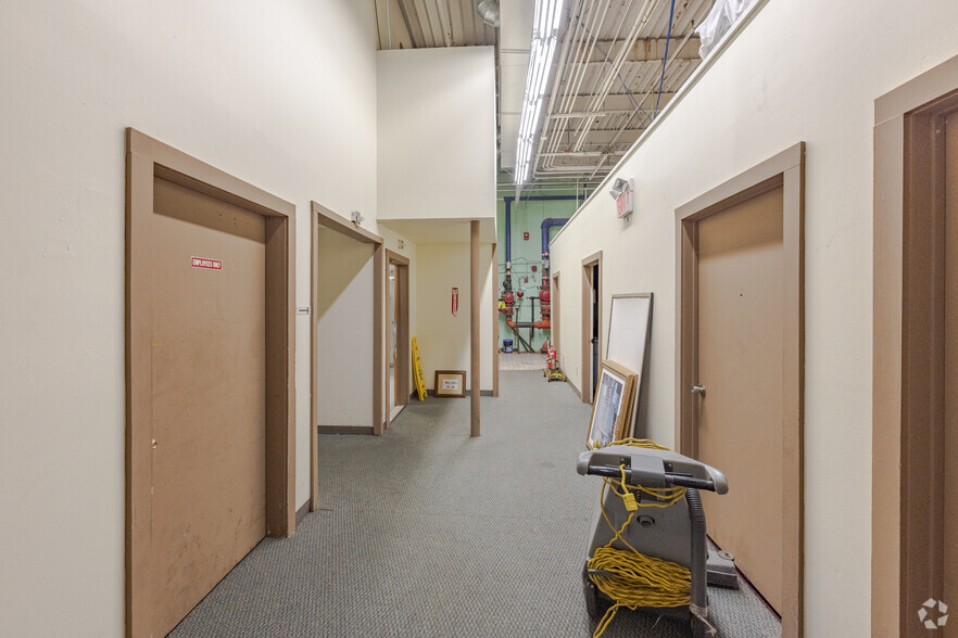 More Photos Of 855 Boston Post Rd, West Haven Freestanding For Lease