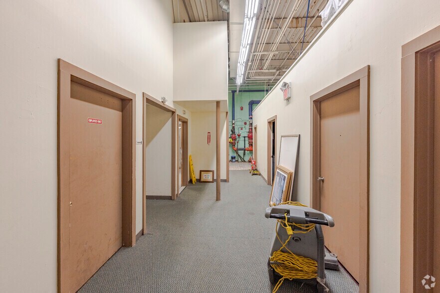 More Photos Of 855 Boston Post Rd, West Haven Freestanding For Lease