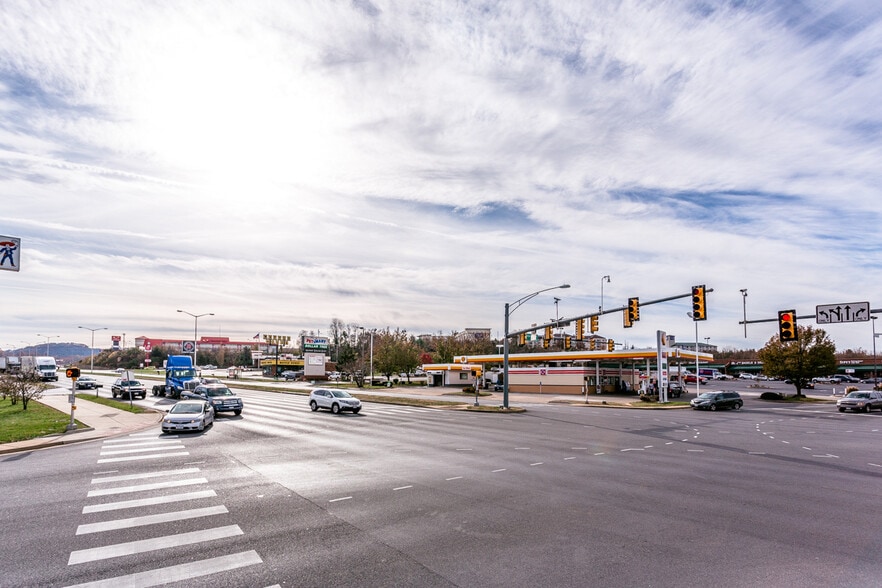 More Photos Of 1550 E Market St, Harrisonburg Storefront Retail Office For Lease