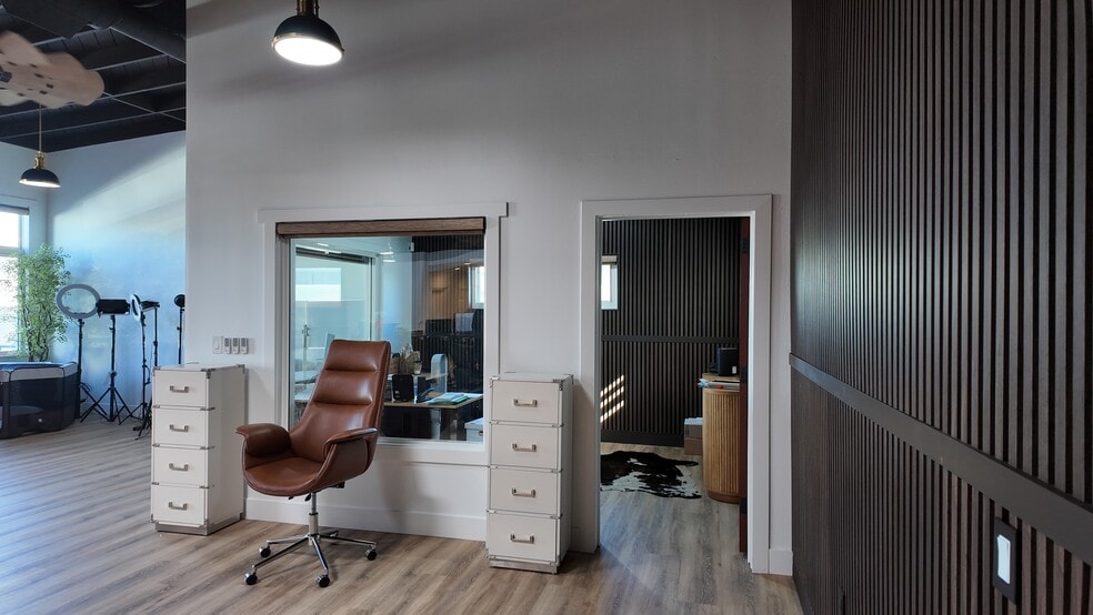 More Photos Of 2150 Newport Blvd, Costa Mesa Flex For Sale