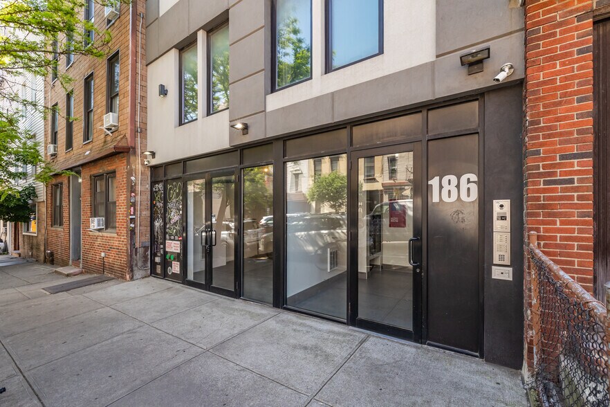 More Photos Of 186 Greenpoint Ave, Brooklyn Apartments For Lease